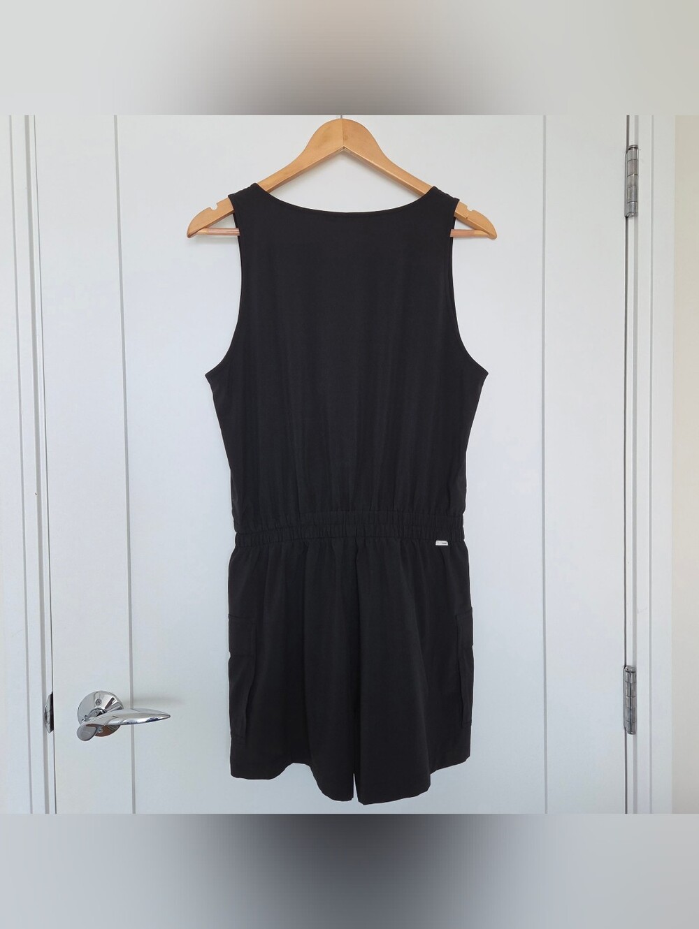 Vuori Women's Villa Utility Romper - Size Medium - Black - VW3137 - EUC - Picture 2 of 6